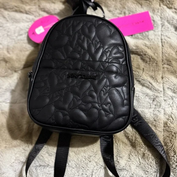 ✨ Betsey Johnson NWT Black Quilted Mini Backpack ✨ - Picture 3 of 4